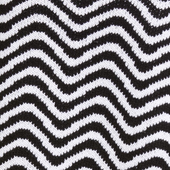 PacSun Intarsia V-Neck black white zig zag stripe crop sweater size Large - Picture 7 of 8